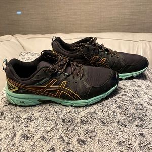 Asics Gel Venture 7 running shoes. Size 10 Like new.